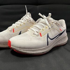 Nike Air Zoom Pegasus 40 - Men's US 9.5 White Obsidian